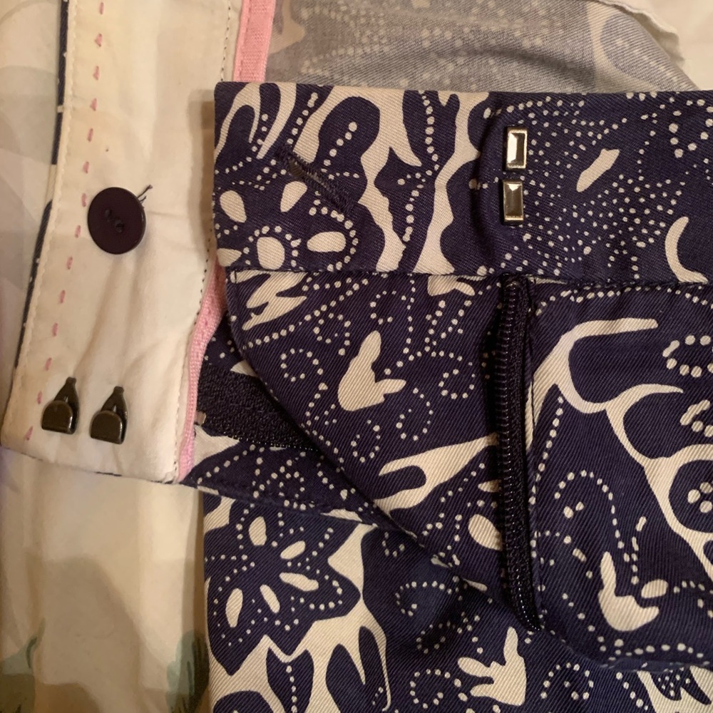 Paisley dark blue/cream Lands’ End capris 14P